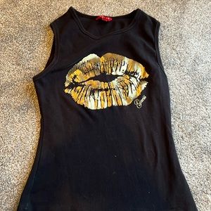 Black guess top size med metallic lips